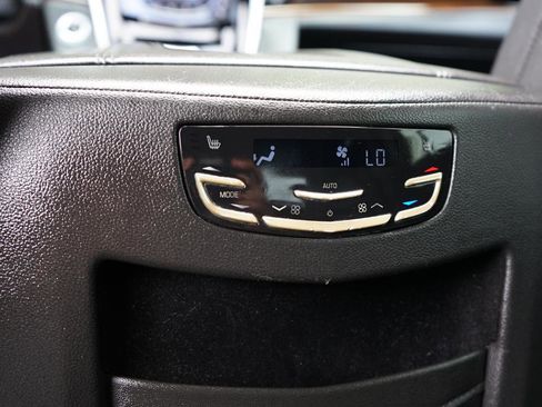 Used 2020 Cadillac Escalade Luxury RWD image 25