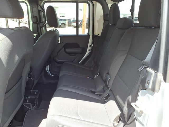 Used 2023 Jeep Gladiator Sport AWD/4WD image 15