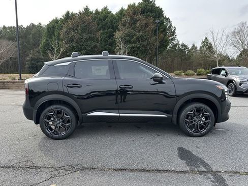 New 2026 Nissan Kicks SR w/ SR Premium Package FWD image 9