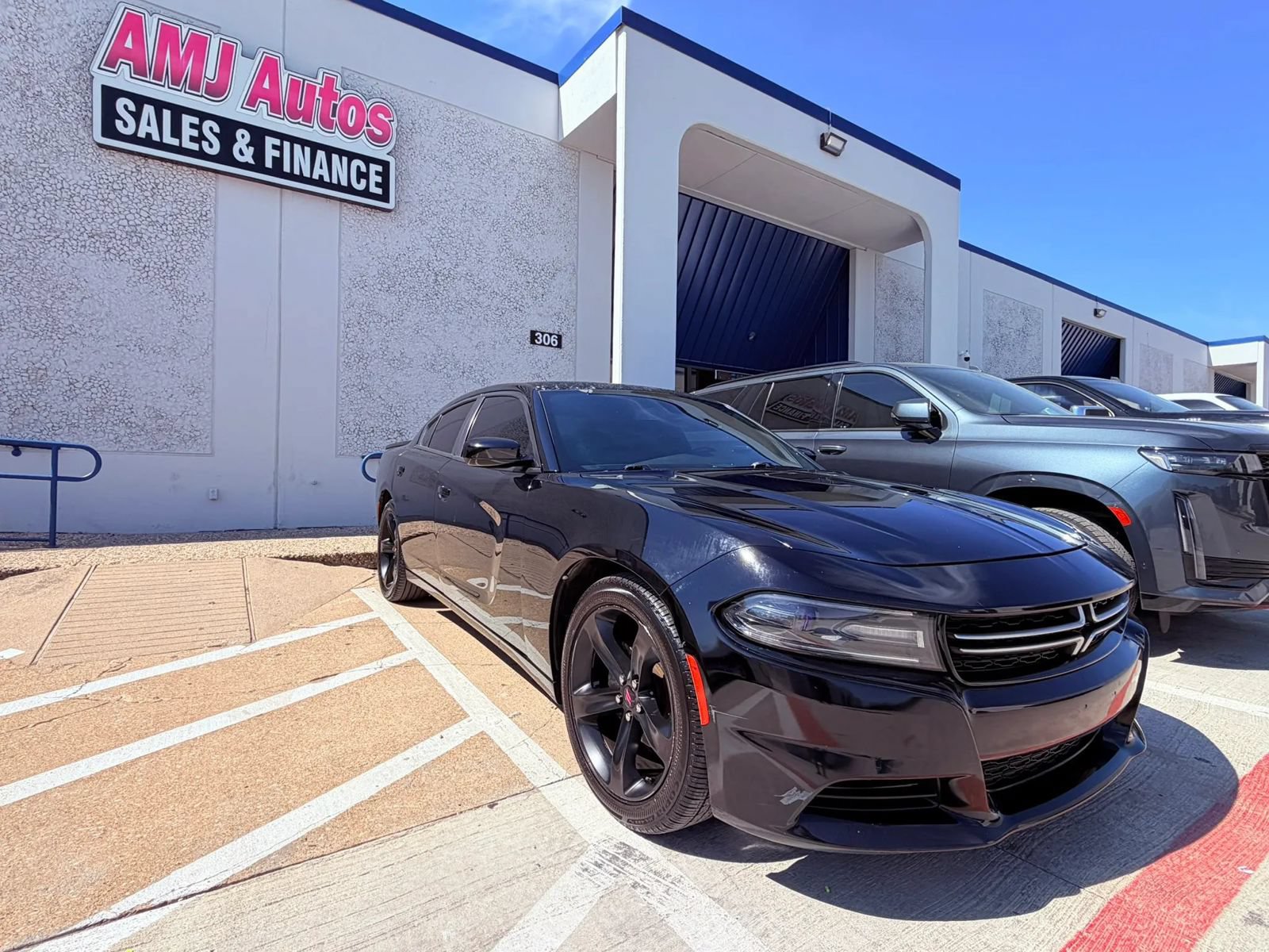 Used 2017 Dodge Charger SXT w/ Driver Confidence Group RWD image 6