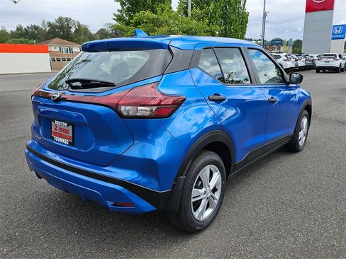 New 2025 Nissan Kicks Play S image 3