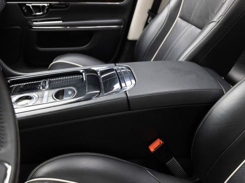 Used 2016 Jaguar XJ R-Sport image 20