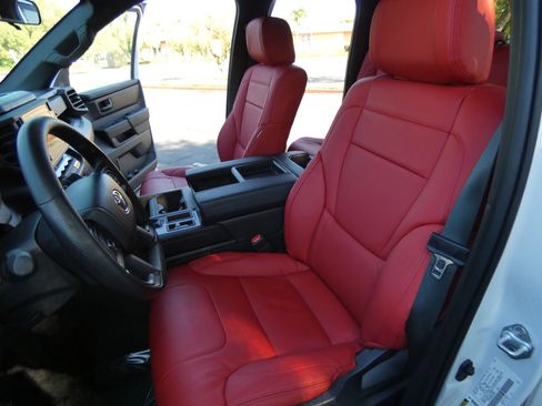 Used 2025 Toyota Tundra SR image 61