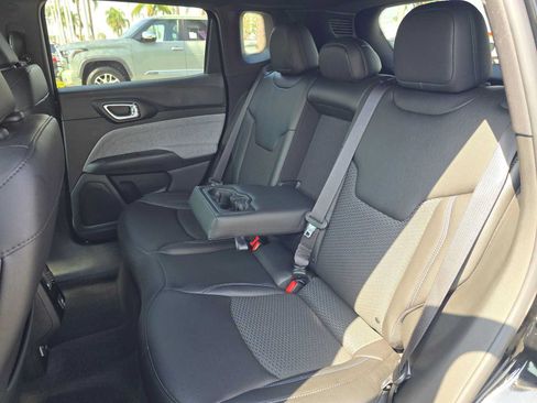 Used 2024 Jeep Compass Latitude AWD/4WD image 19