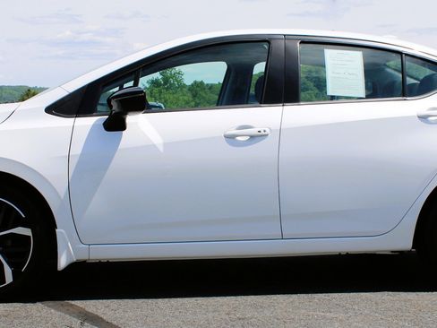 Used 2025 Nissan Versa SR w/ Trunk Package FWD image 13