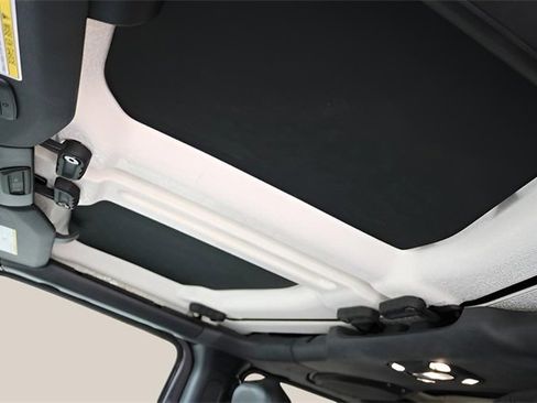 Used 2020 Jeep Wrangler Unlimited Sahara image 11