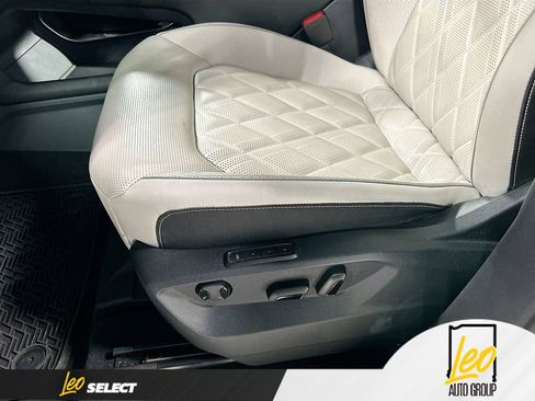 Used 2024 Volkswagen Atlas Cross Sport SEL Premium R-Line image 20