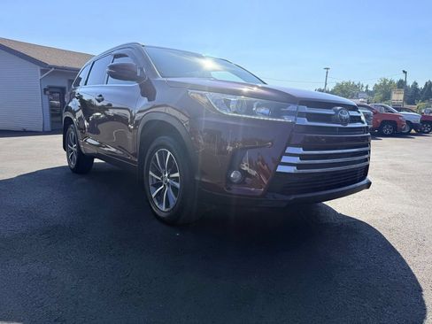Used 2018 Toyota Highlander XLE AWD/4WD image 7