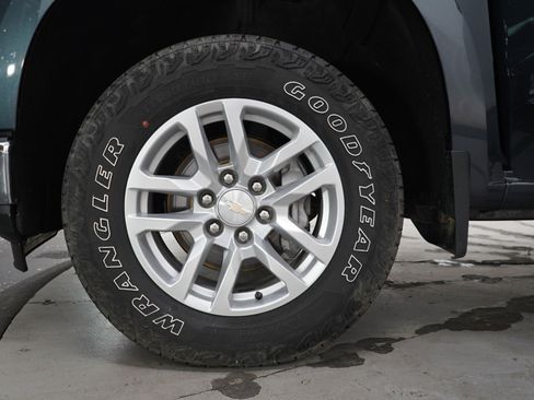 Used 2022 Chevrolet Silverado 1500 LT AWD/4WD image 31
