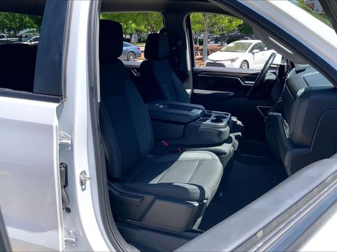 Used 2025 Chevrolet Silverado 1500 LT RWD image 9
