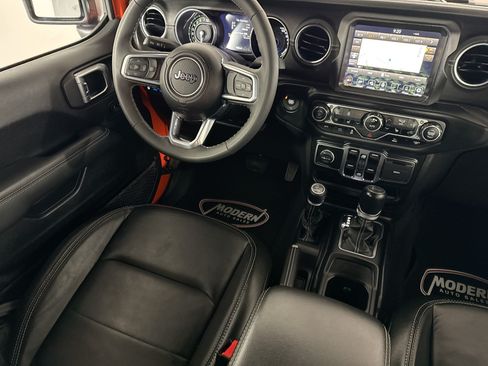 Used 2023 Jeep Wrangler Unlimited Sahara w/ Cold Weather Group AWD/4WD image 30
