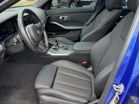 Used 2021 BMW 330i Sedan w/ M Sport Package RWD image 7