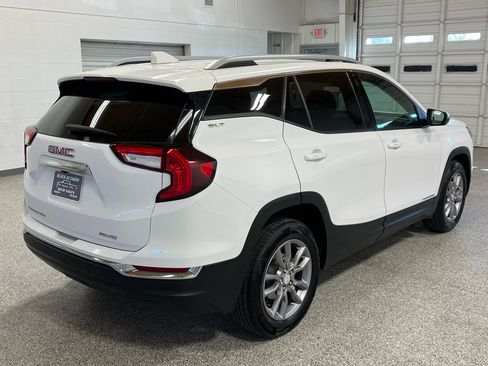 Used 2024 GMC Terrain SLT image 4