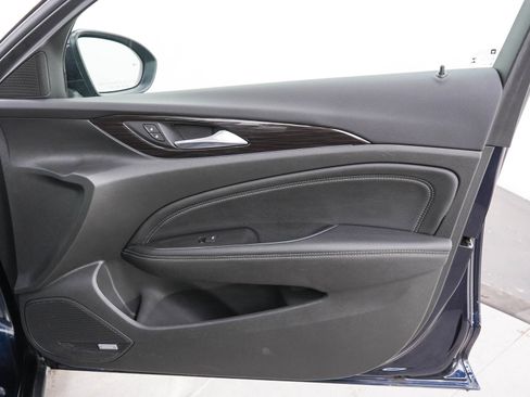 Used 2019 Buick Regal Avenir FWD image 9