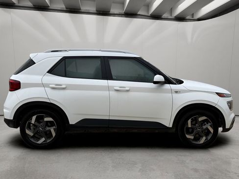 Used 2023 Hyundai Venue SEL image 6