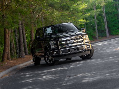Used 2017 Ford F150 King Ranch w/ Equipment Group 601A Luxury AWD/4WD image 21