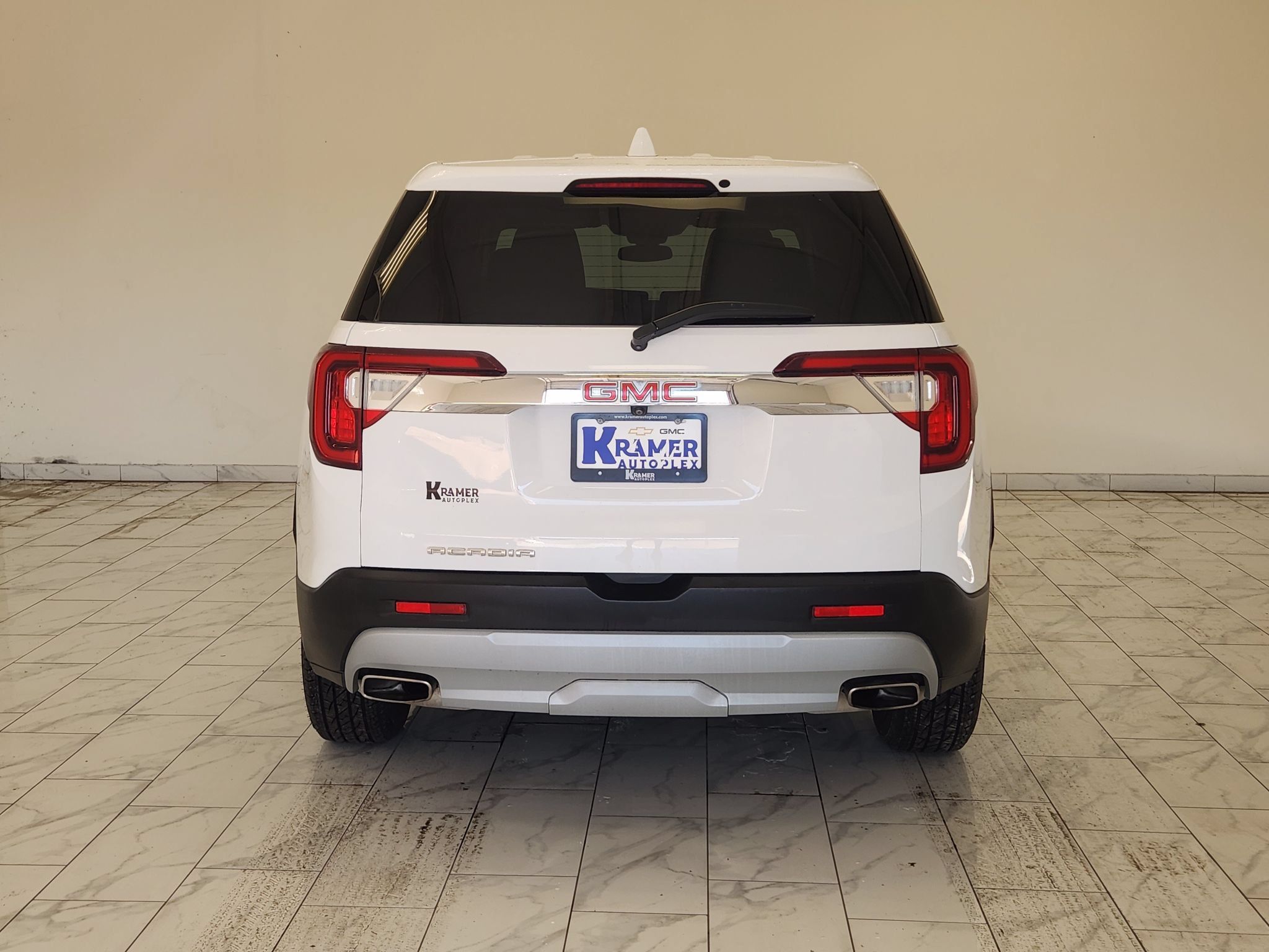 Used 2023 GMC Acadia SLE FWD image 6