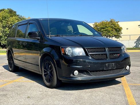 Used 2019 Dodge Grand Caravan GT image 3