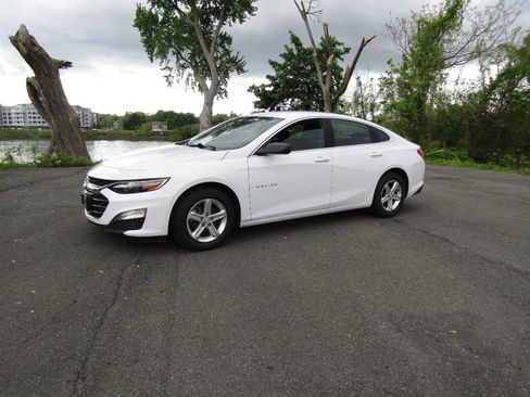 Used 2022 Chevrolet Malibu LS w/ LPO, Floor Liner Package FWD image 2