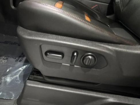 Certified 2020 GMC Sierra 2500 AT4 w/ AT4 Premium Package AWD/4WD image 22