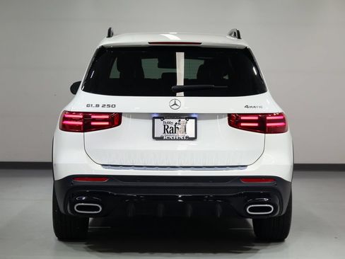 Certified 2024 Mercedes-Benz GLB 250 4MATIC image 3