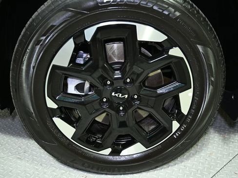 Used 2025 Kia Sorento S image 19