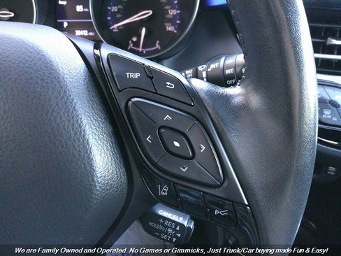 Used 2020 Toyota C-HR XLE image 41