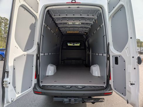 New 2025 Mercedes-Benz Sprinter 2500 image 32