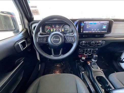 Used 2024 Jeep Wrangler Unlimited AWD/4WD image 4