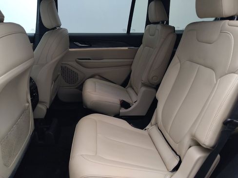 Used 2023 Jeep Grand Cherokee L Limited AWD/4WD image 18