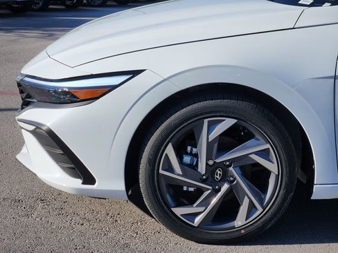 New 2025 Hyundai Elantra SEL FWD image 8
