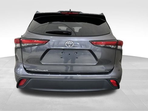Used 2023 Toyota Highlander L image 4