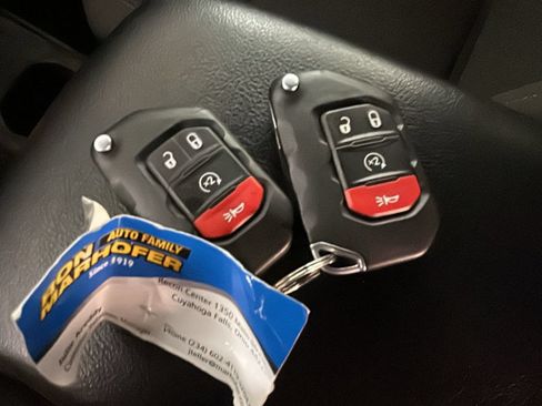 Used 2024 Jeep Wrangler Unlimited AWD/4WD image 23