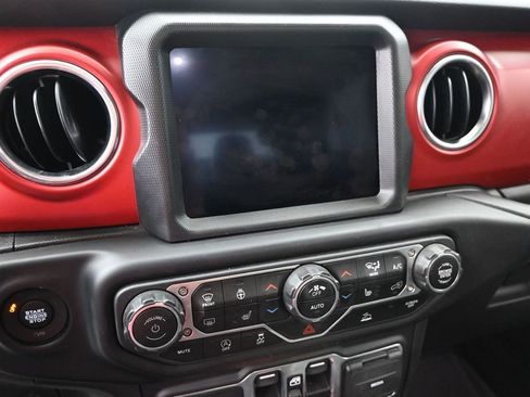 Used 2023 Jeep Gladiator Rubicon w/ LED Lighting Group AWD/4WD image 18