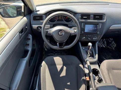 Used 2016 Volkswagen Jetta SE FWD image 9