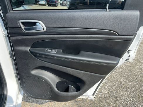 Used 2020 Jeep Grand Cherokee Altitude image 15