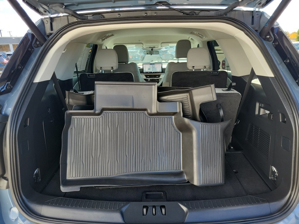 Used 2025 Ford Explorer Active w/ Active Comfort Package AWD/4WD image 8