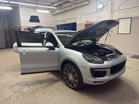 Used 2016 Porsche Cayenne Turbo AWD/4WD image 9