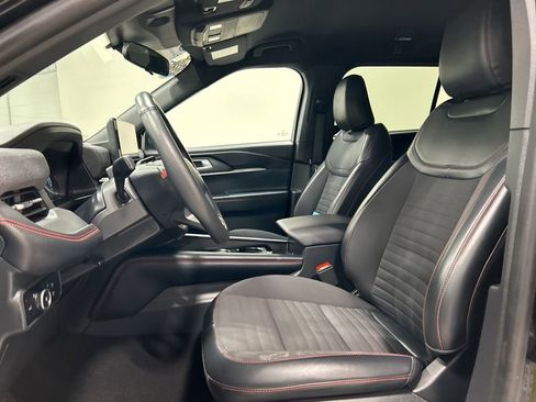 Certified 2025 Ford Explorer ST-Line w/ ST-Line Street Pack image 12