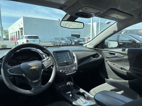 Used 2018 Chevrolet Malibu LT FWD image 10