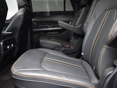 Used 2024 Ford Expedition Platinum image 16