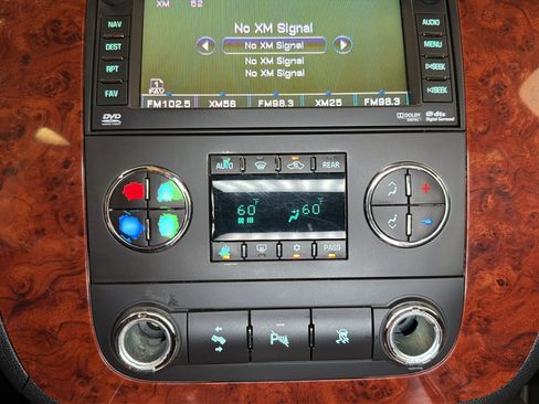 Used 2010 Chevrolet Tahoe LTZ AWD/4WD image 27