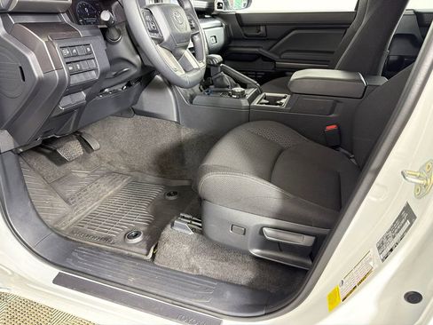 Used 2025 Toyota 4Runner SR5 AWD/4WD image 9