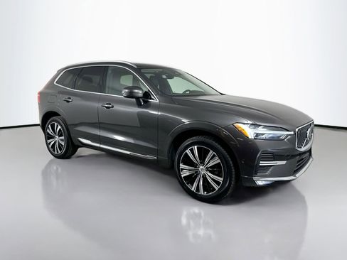 Certified 2023 Volvo XC60 B5 Plus image 3