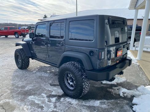 Used 2017 Jeep Wrangler Unlimited Rubicon w/ Cold Weather Group AWD/4WD image 4