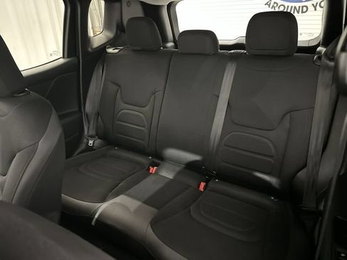 Used 2017 Jeep Renegade Altitude AWD/4WD image 26