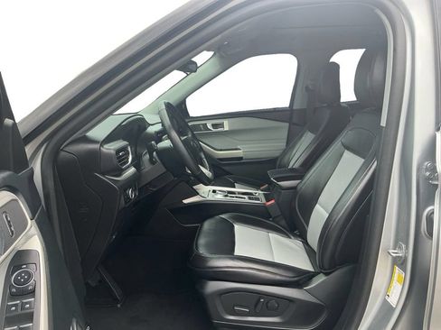 Used 2023 Ford Explorer XLT w/ Equipment Group 202A RWD image 14