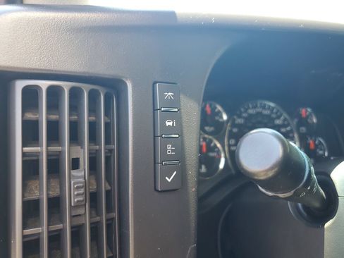 Used 2015 Chevrolet Express 3500 Extended w/ Chrome Appearance Package RWD image 20