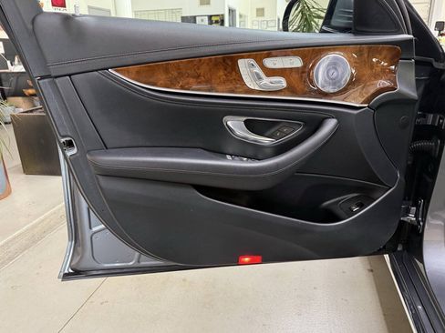 Used 2018 Mercedes-Benz E 300 4MATIC image 10