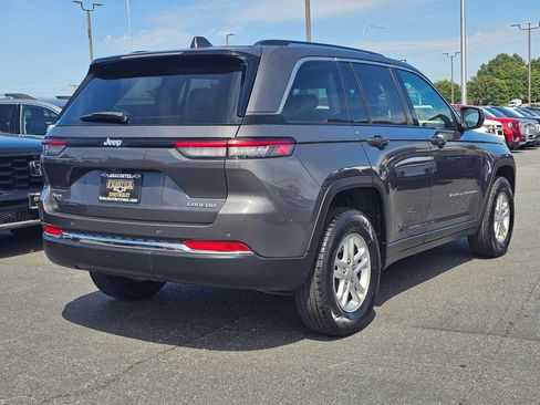 Used 2024 Jeep Grand Cherokee Laredo AWD/4WD image 3